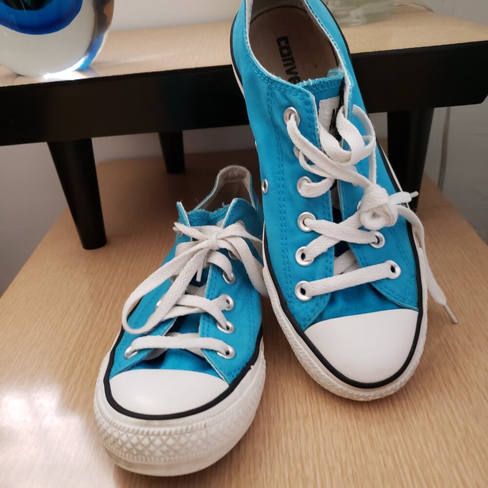 EUC CTAS Converse Classic Low VIVID BLUE (7W - 5M) Vivid Blue (114071F)